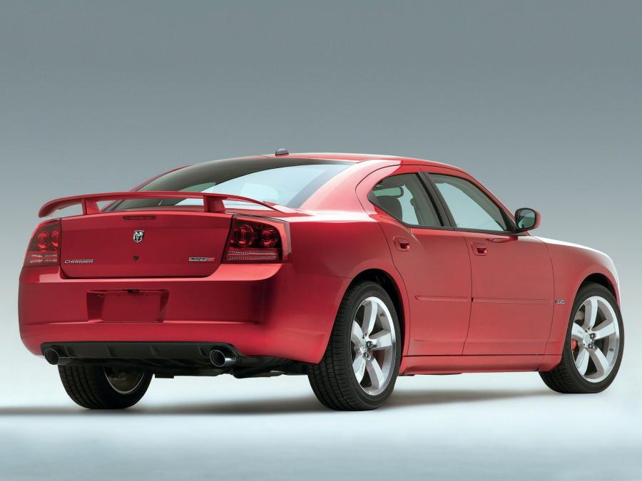  Dodge Charger SRT8 2005 года  (фото 9 из 11)